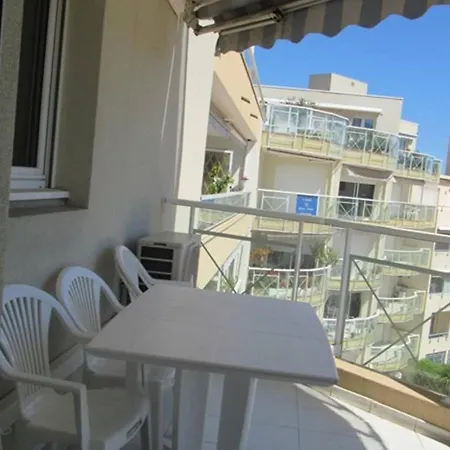 Apartment Calme Au Coeur De Cavalaire, Climatise Avec Terrasse, Parking Et Toutes Commodites - Fr-1-100-233 Cavalaire-sur-Mer